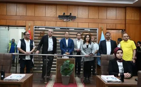 رئيس الوزراء يُدهش الجميع بجولة مثيرة في مركز الطوارئ بديوان المحافظة