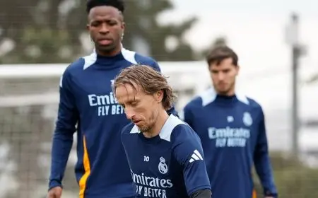 تدريب ريال مدريد: أنشيلوتي يحث اللاعبين على تجنب أخطاء الهزائم الثلاث في الكلاسيكو