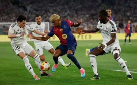برشلونة وريال مدريد يتصارعان في مواجهة حاسمة.. من سيتوج بلقب الدوري الإسباني؟