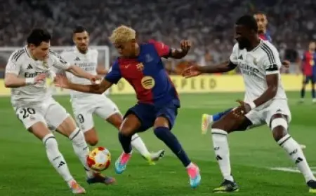 ليفربول يواجه آرسنال في مباراة القمة! من سيفوز؟