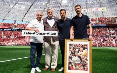 ليفركوزن يحتفي بتشابي ألونسو وجوناثان تاه قبل مغادرتهما