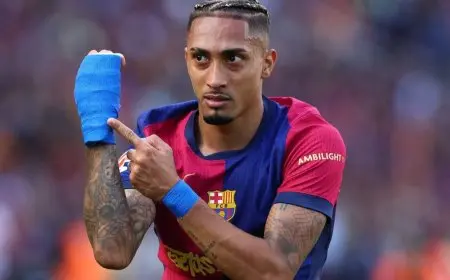 ما هو سر احتفاله؟.. رافينيا ينضم إلى خماسي ميسي وسواريز في الكلاسيكو