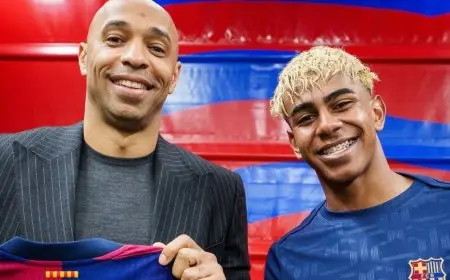 “تمت الصفقة بنجاح”.. يامال يُبدل قميصه بقميص هنري التاريخي