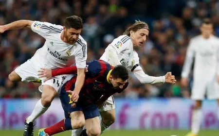 من هم اللاعبون الذين سبق لهم اللعب مع ريال مدريد وتدريبه قبل تشابي ألونسو؟