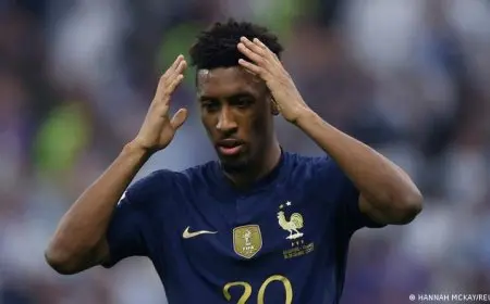 “صفقة سوق الانتقالات الجديدة: بايرن ميونخ يضع سعر كومان في زيادة أمام الأندية العربية!”