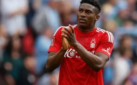 مهاجم نوتنغهام يواصل اللعب بعد ارتطامه بالقائم رغم خطره على حياته