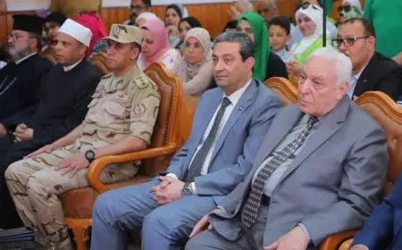 مفاجأة رائعة للحجاج الفائزين: محافظ دمياط يسلم جوازات الحج مباشرة!