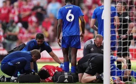 أوني مهاجم نوتنغهام في “غيبوبة صناعية” بعد إصابته نتيجة الاصطدام بالقائم