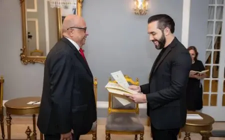 “سفير مصري يثير الجدل بتقديم أوراق اعتماده لرئيس السلفادور! ما القصة؟”