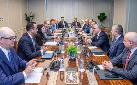 “رئيس اقتصادية قناة السويس يجتمع مع وفد شركة ميرسك العالمية لتعزيز التعاون – تعرف على التفاصيل!”