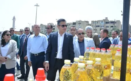 وزير التموين ومحافظ القاهرة يطلقان أحدث سوق تجاري في مدينة نصر!
