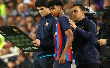 لامين يامال يتذكر دور تشافي في أجواء احتفالاته بلقب الليغا