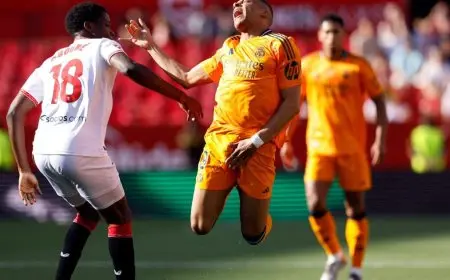 مبابي يؤدي لطرد مبكر لمدافع إشبيلية خلال مواجهة ريال مدريد