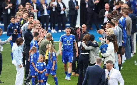 فاردي يقوم بتوديع كينغ باور بكلمات مؤثرة.. ونيستلروي يصفه بالأمر الفريد