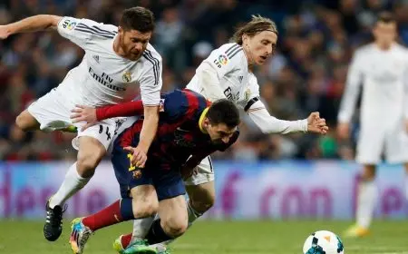 تشابي ألونسو يوجه طلبًا مفاجئًا لحسم مصير زميله السابق مودريتش