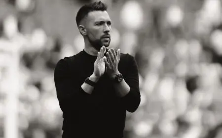 فارق نقطة وانهيار الفريق يسبب استقالة المدرب فاريولي من أياكس