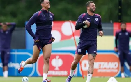 مدافع ريال مدريد “يتمسك” بعقده رغم عرض ضم ووكر أو أرنولد