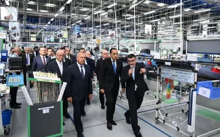 رئيس الوزراء يطلق جولة تفقدية مذهلة في مصنع “سوميتومو” الجديد لإنتاج الضفائر الكهربائية في عالم السيارات!