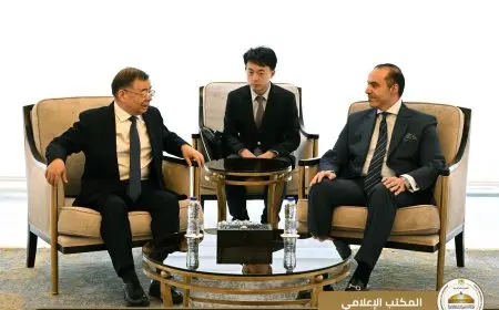 الوزير يلتقي بممثل حزب شيوعي صيني بارز!