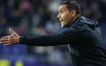 لاعبي نانت يطالبون بالتعاقد مع مدرب مغربي عقب إقالة كومبواريه