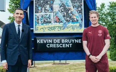 مانشستر سيتي يحتفل بدي بروين من خلال لوحة فسيفسائية وتسمية طريق باسمه