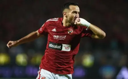 صدمة كبيرة لجماهير الأهلي بشأن مستقبل معلول.. ما هو القرار المثير الذي اتخذه شوبير؟