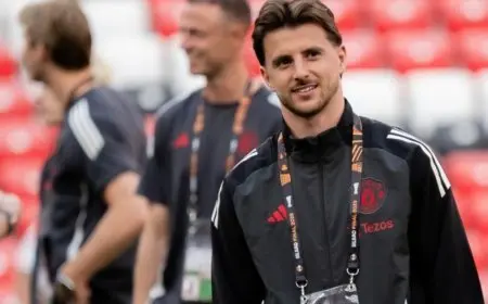 فرنانديز وماونت يقودان تشكيلة متوازنة لمانشستر يونايتد أمام توتنهام