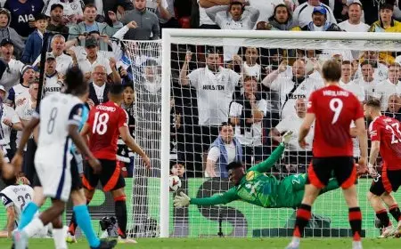 هدف عكسي يضع توتنهام في المقدمة أمام مانشستر يونايتد! تعرف على التفاصيل الكاملة من الشوط الأول في نهائي الدوري الأوروبي