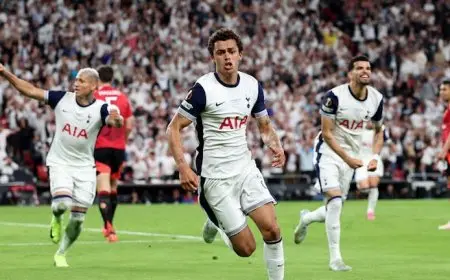 توتنهام يحقق إنجاز هائل بفوز تاريخي على مانشستر يونايتد في نهائي الدوري الأوروبي!