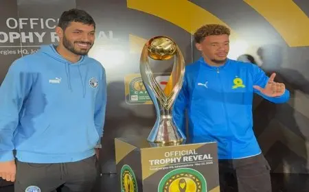 صورة مذهلة: علي جبر يحتضن الكأس الجديدة لدوري الأبطال!