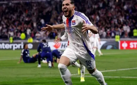 شرقي نجم ليون يحصد جائزة أفضل لاعب شاب في الدوري الأوروبي