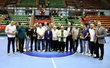 تكريم كبار لاعبي كرة اليد في الأهلي خلال بطولة إفريقيا للأندية! شاهد الحدث الرائع الذي لا يفوتك