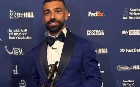 مفاجأة كبيرة! محمد صلاح يفوز بجائزة أفضل لاعب في إنجلترا من رابطة كتاب كرة القدم!