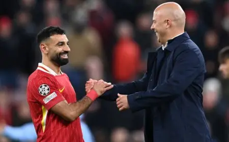 آرني سلوت يعلن: “محمد صلاح يتصدر قائمة الكرة الذهبية بفضل أدائه المذهل”