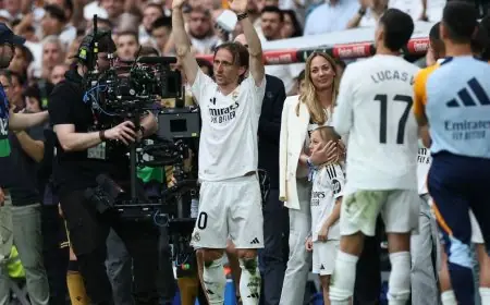 راموس وكروس يشاركان في وداع مودريتش في سانتياغو برنابيو