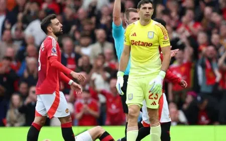 وداع مؤلم؟ طرد إيميليانو مارتينيز حارس أستون فيلا في مواجهة مانشستر يونايتد