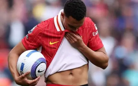 دموع أرنولد في وداع أنفيلد الأخير.. لحظة مؤثرة تهز مشاعر ليفربول