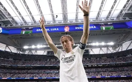 مودريتش يتأثر بالبكاء أثناء توجه ريال مدريد إلى “سانتياغو برنابيو” في الحافلة