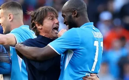 لوكاكو يؤكد دعمه لبقاء كونتي في نابولي بينما يختفي المدرب وسط الاحتفالات