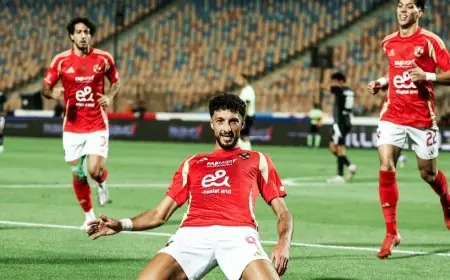 الأهلي يتوج بلقب الدوري المصري بفوز ساحق على فاركو في مباراة استعراضية مثيرة