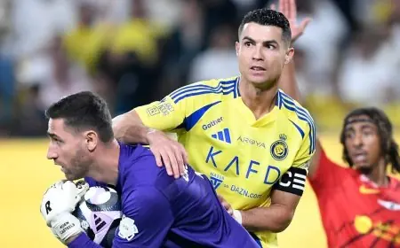 كاستيلس: حارس القادسية يتألق وينتزع جائزة القفاز الذهبي في الدوري السعودي!