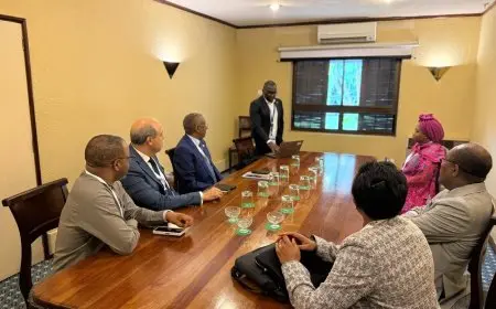 وزير الطيران المدني يتناول مع مسؤولي شركة “بوينج” سُبل تعزيز التعاون في تحسين برامج السلامة الجوية