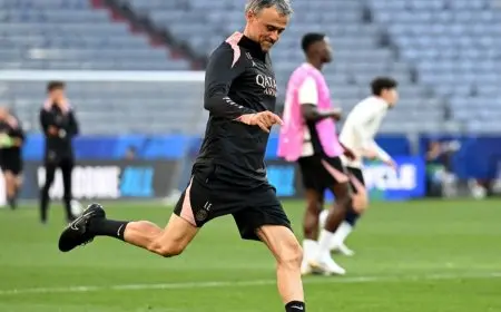 لويس إنريكي يطمح لدخول تاريخ باريس: ديمبيلي يتألق كأفضل لاعب في الموسم!