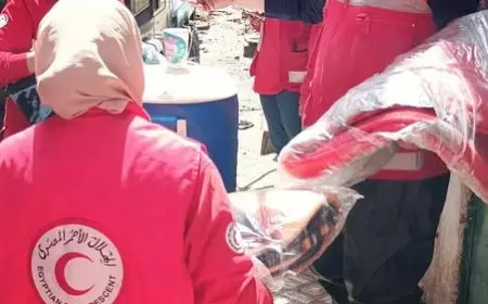 الهلال الأحمر المصري يقدم مساعدات إغاثية عاجلة للمتضررين من السيول في العوايد