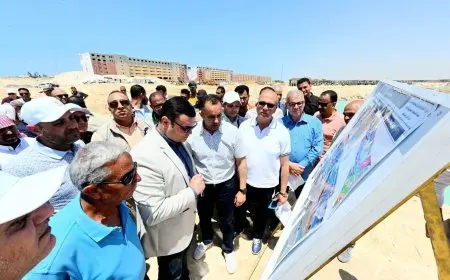 وزير الإسكان يتفقد مشروع M8 الرائد على بحيرة الساحل الشمالي وأعمال تطوير البحيرات والطرق وبوابات المارينا
