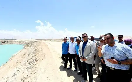 وزير الإسكان يستعرض تطورات كومباند مزارين والممشى السياحي وتجهيز الشاطئ في مدينة العلمين الجديدة