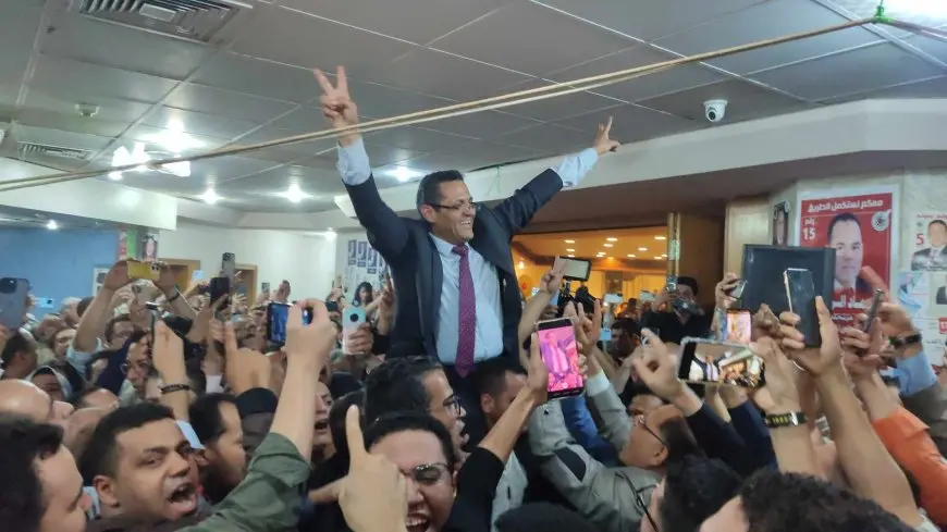 خالد البلشي يفوز رسميًا بمقعد نقيب الصحفيين لولاية جديدة وأنصاره يحتفلون بالزغاريد