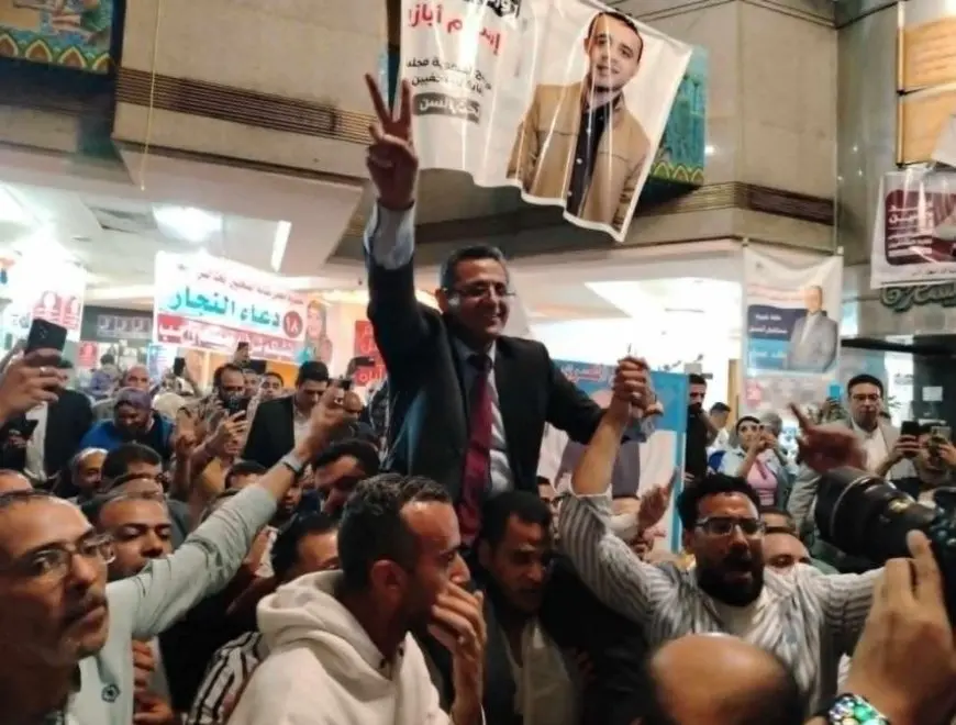 احتفالات أنصار خالد البلشي بفوزه كنقيب للصحفيين: “عاشت حرية الصحافة”