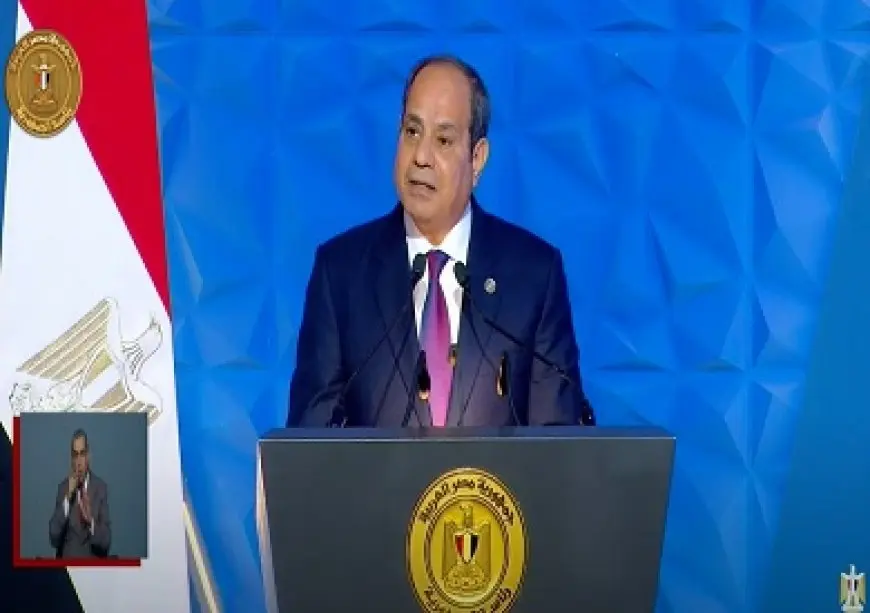 الرئيس السيسي يعلن عن توقيع قانون العمل الجديد