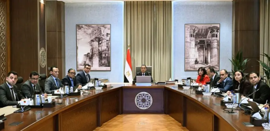 رئيس الوزراء: إطلاق نظام إلكتروني لتيسير وصول السائحين إلى المطارات المصرية